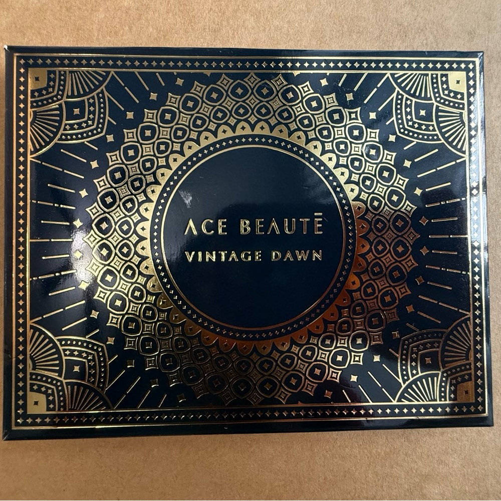 Ace Beaute Vintage Dawn Eyeshadow Palette